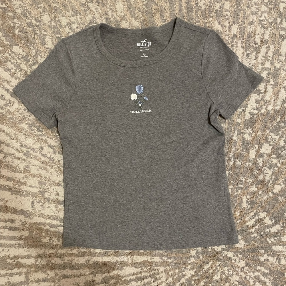 Grey cropped tee